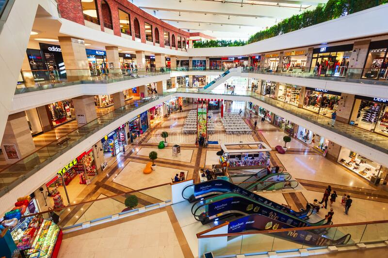 nova-mall-manavgat-die-turkei-november-ist-eine-einkaufs-und-unterhaltungsmitte-stadt-antalya-region-der-172682163